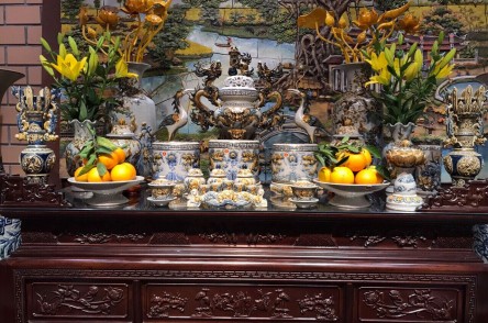 Cúng Mùng 1 đầu tháng: Đừng biến ban thờ thành "Mâm cỗ mặn" – Sai lầm khiến lộc lá tiêu tan