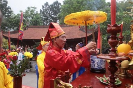 Thắp hương nên thắp mấy nén? Ý nghĩa bí ẩn sau các con số 1, 3, 5, 7, 9