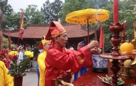 Thắp hương nên thắp mấy nén? Ý nghĩa bí ẩn sau các con số 1, 3, 5, 7, 9