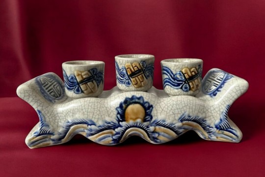 Kỷ nước trên bàn thờ: Nên thờ 3 chén hay 5 chén? Cúng Nước hay Rượu mới chuẩn?