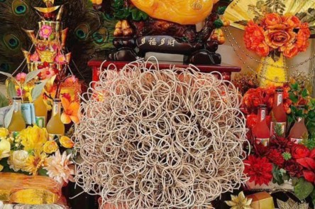 Hương cuốn tàn là Lộc hay là Độc? - Sự thật ngã ngửa và quy tắc dâng hương chuẩn phong thủy