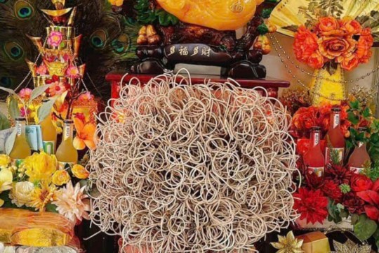 Hương cuốn tàn là Lộc hay là Độc? - Sự thật ngã ngửa và quy tắc dâng hương chuẩn phong thủy