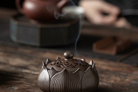 Hướng dẫn Xông nhà, Tẩy uế, Xả xui đúng cách: Bí quyết "Tống cựu nghênh tân" hút tài lộc