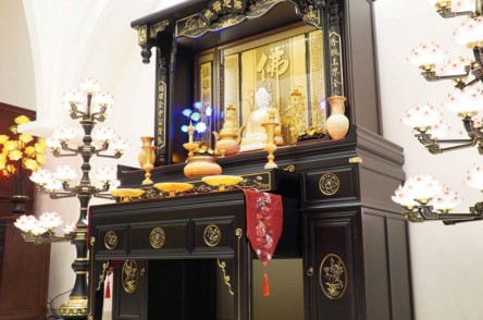 Bàn Thờ Phật Bằng Gỗ Đẹp, Bền Và Cách Lựa Chọn Phù Hợp