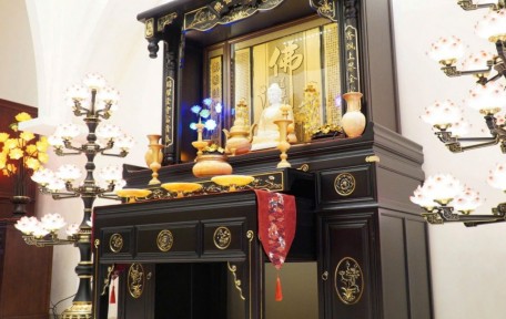 Bàn Thờ Phật Bằng Gỗ Đẹp, Bền Và Cách Lựa Chọn Phù Hợp