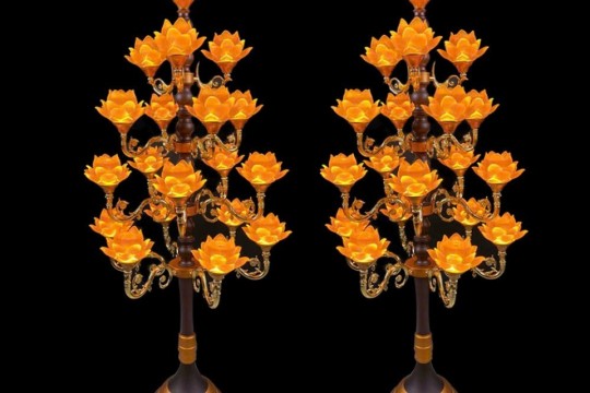 Đèn Trang Trí Bàn Thờ – Tôn Nghiêm Không Gian Thờ Cúng, Gìn Giữ Giá Trị Tâm Linh