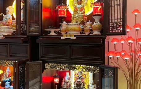 Nên Chọn Bàn Thờ Thần Tài Bằng Gỗ Gì? So Sánh Các Loại Gỗ Phổ Biến