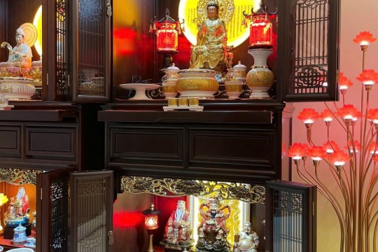Nên Chọn Bàn Thờ Thần Tài Bằng Gỗ Gì? So Sánh Các Loại Gỗ Phổ Biến